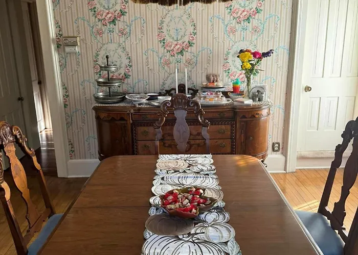 Carriage House Bed And Breakfast